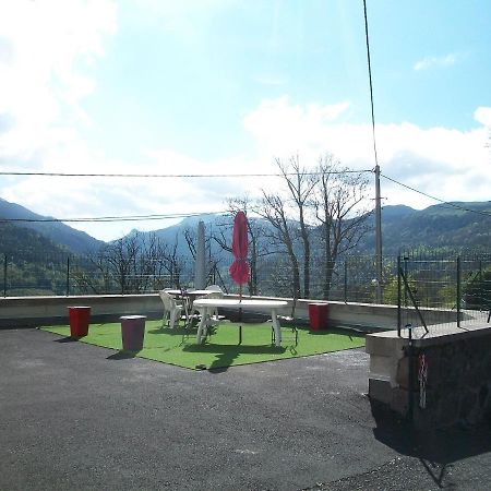 Vacances Au Pied Des Monts Du Cantal Laveissière Екстериор снимка